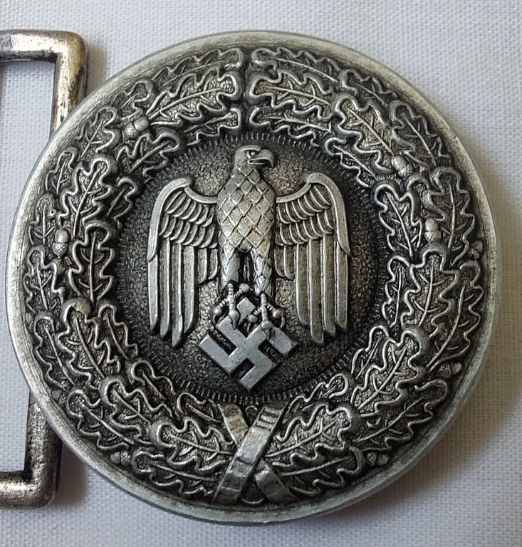 German officer 2 piece buckle ('Ausgeh-Koppelschloss für Heer Offizier')