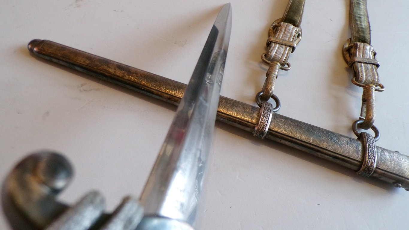 Rare and early A. Henckels army dagger