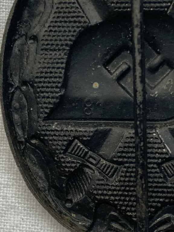 Wound Badge in Black '81'