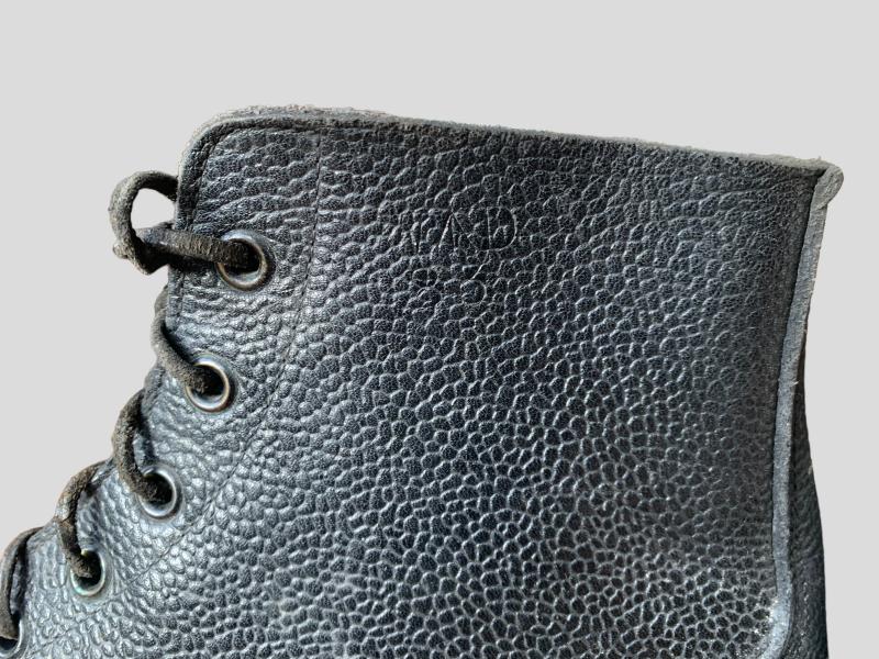 British Leather Ammo Boots -1945-