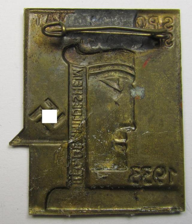 Bright-golden-toned, tin-based so-called: 'NS-sports'-related 'tinnie' being a non-maker-marked example depicting a stylised 'art-deco'-type figure and swastika coupled with the text: 'Sportmonat September 1935 - Reg. Bez. Hildesheim'
