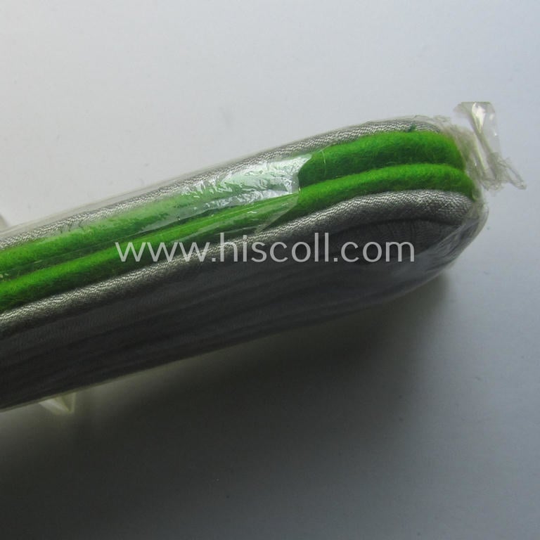 Interesting - and 'virtually mint ie. unissued'! - pair of WH (Heeres), officers'-type shoulderboards: 'Leutnant der Panzer-Grenadier-Trpn.'