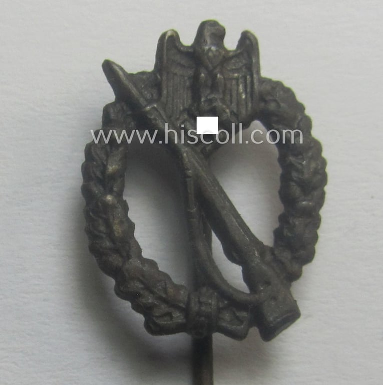 Neat - and only 17 mm. sized! - 'Infanterie-Sturmabzeichen in Bronze' (or: bronze-class, infantry-assault badge ie. IAB) miniature lapel-pin (being a non-maker-marked, 'hollow-styled' example as executed in - I deem - 'Buntmetall'-based metal)