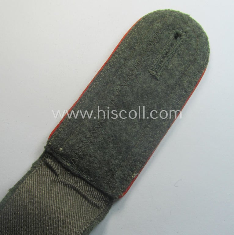 Single, mid- (ie. early-) war-period, WH (Heeres) so-called: 'M40 o. M43'-pattern NCO-type shoulderstrap as was intended for - and worn by! - an: 'Unterwachtmeister eines (Sturm)Artillerie-Rgts.'
