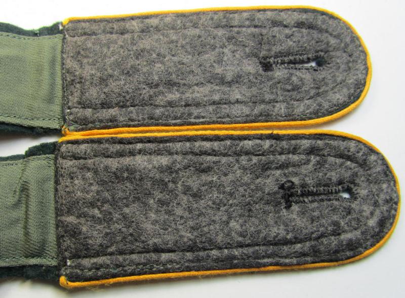 Attractive - and/or fully matching! - pair of early- (ie. pre-) war-period- ie. 'M36'/'M40'-pattern, WH (Heeres) NCO-type shoulderstraps as were intended for an: 'Unteroffizier eines Kavallerie- o. Aufklärungs-Abteilungs'