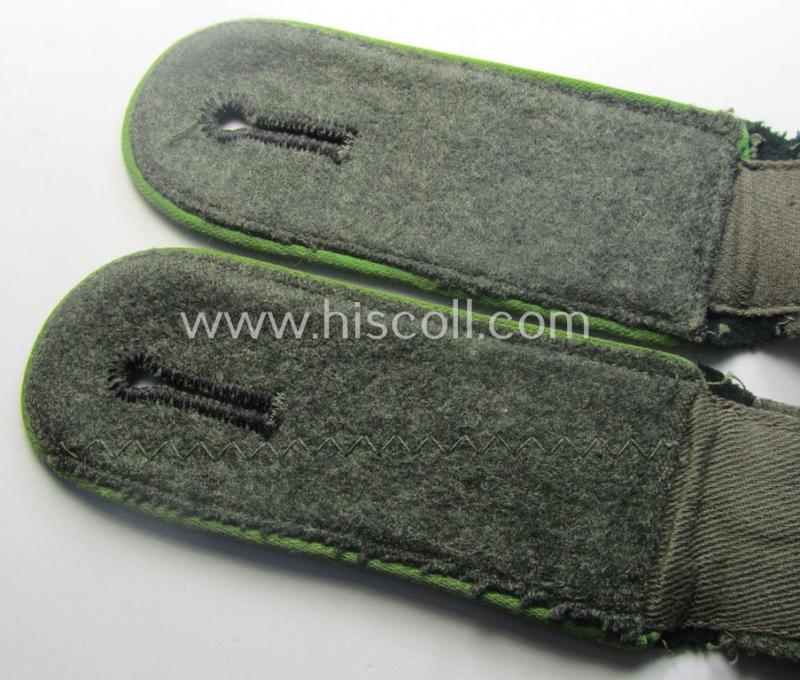 Pair of early- (ie. mid-) war-period so-called: 'M40'-pattern, WH (Heeres) EM-type shoulderstraps as piped in the 'hellgrüner'-coloured branchcolour as intended for a: 'Soldat eines Panzer-Grenadier-Rgts. o. Abtlgs.'