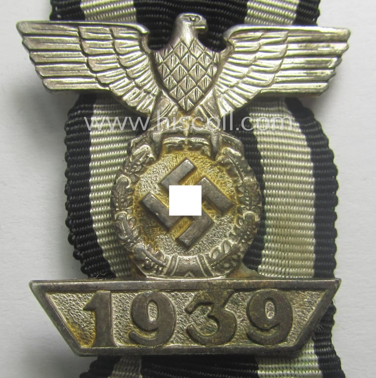 Moderately used- and/or worn example of a: 'Wiederholungsspange zum EK II. Kl.' as was (I deem) produced by the: 'Wilh. Deumer'-company
