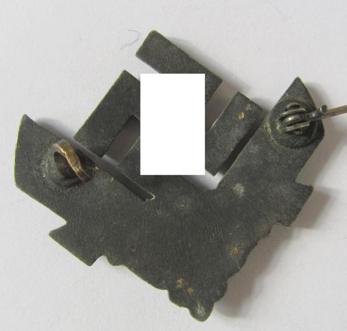 Neat - and fairly scarcely encountered! - lapel-pin ie. 'brooch', as was intended for a female member within the: 'Reichsarbeitsdienst der weiblichen Jugend' (or RADwJ), being a so-called: 'Brosche für Kriegshilfsdienst' 