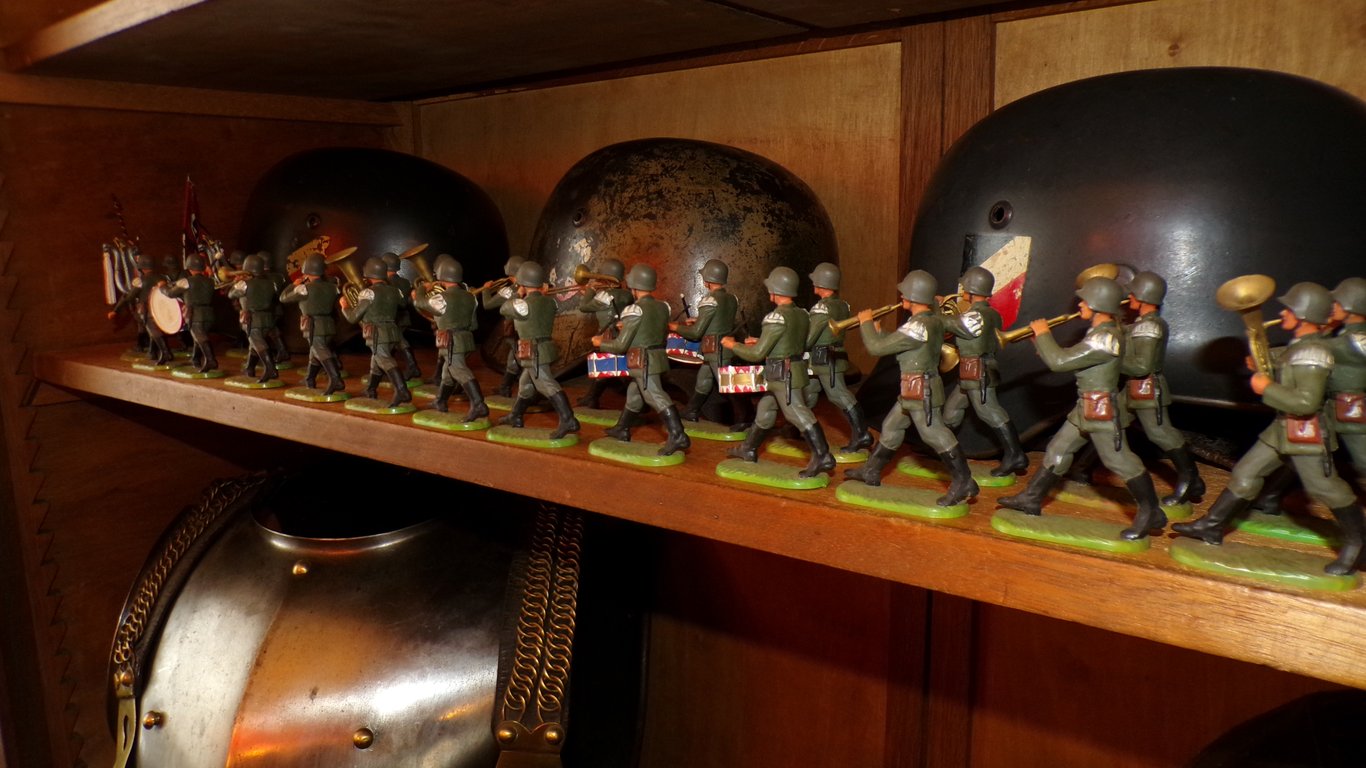 Exceptional 27-Piece Elastolin WWII Whermacht Band