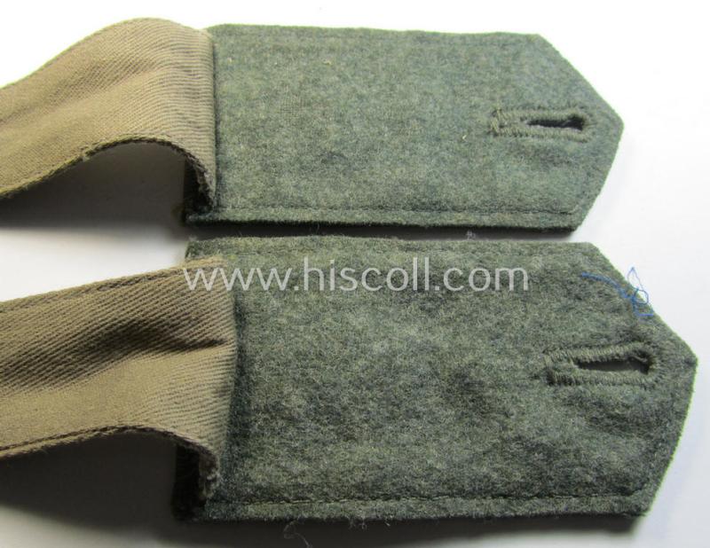 Superb - and fully matching! - pair of 'cyphered'- (and early- ie. pre-war-period) WH (Kriegsmarine) EM-type shoulderstraps as constructed from HBT-like material as was intended for usage by a: 'Soldat des Küsten-Artillerie-Abteilungs 6'