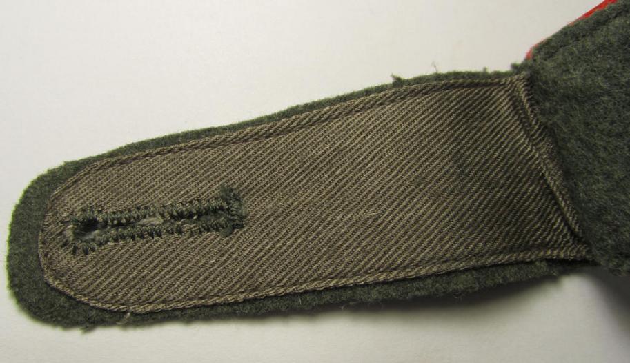Single, mid-war-period WH (Heeres) so-called: 'M43'-pattern, EM-type shoulderstrap as was intended for - and with certainty worn by! - a: 'Soldat eines (Sturm)Artillerie-Regiments'