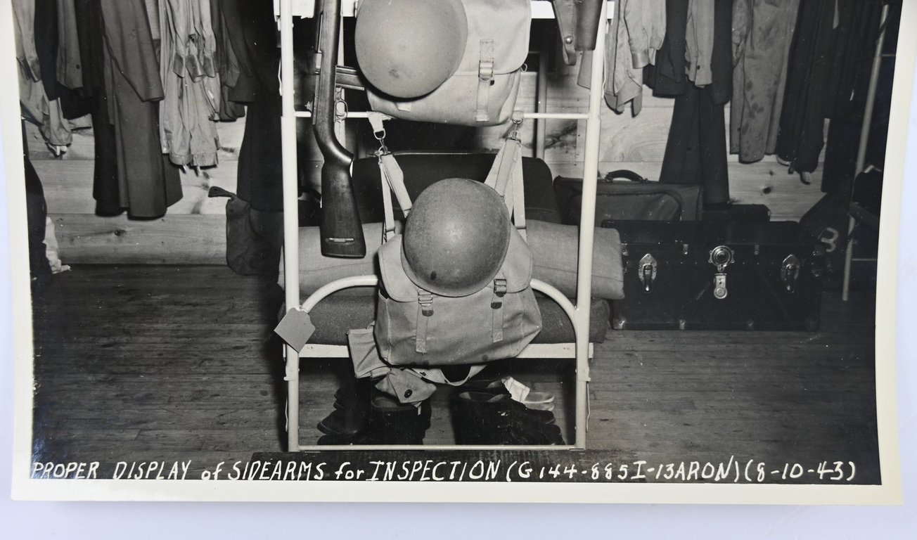 US WW2 Press Photo 'Side arms inspection'