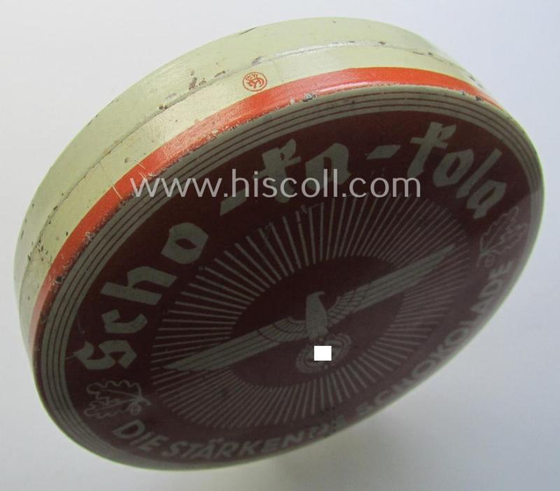 WH (emergency) chocolate ration-tin of the make: 'Scho-ka-kola' - 'Wehrmacht-Packung' being of the desirable 'variant'-pattern showing the 'Reichsadler'-sign on its front and that comes in an overall very nice condition
