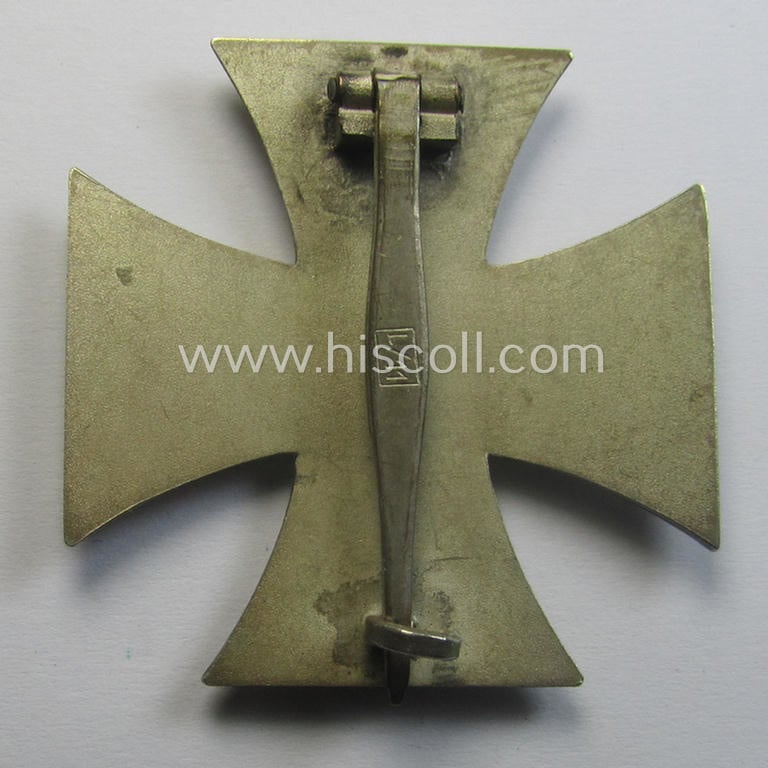 'EK1.Kl.' (or: Iron Cross 1st class) being a neatly maker- (ie. 'L/11'-) marked example as was produced by the (desirable!) 'Hersteller' (ie. maker): 'Wilhelm Deumer'