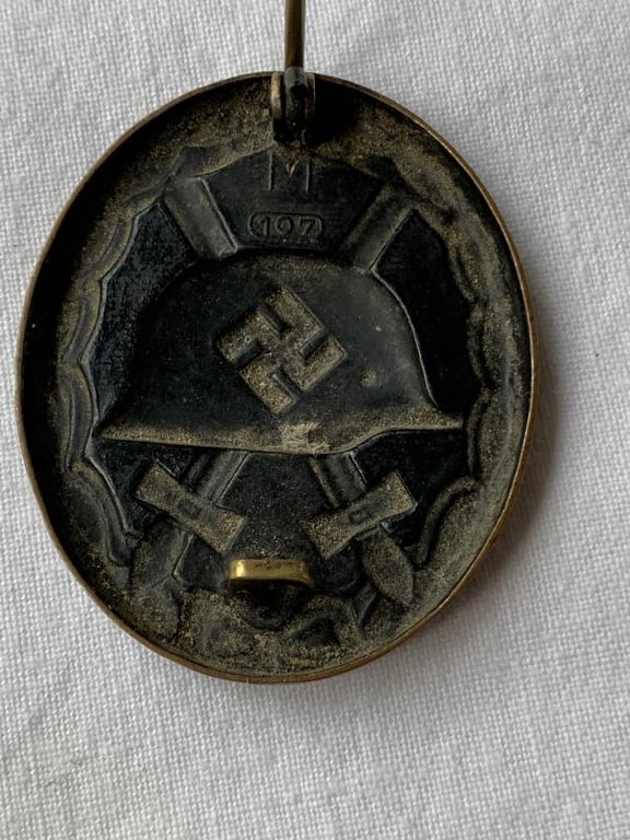 Black Wound Badge '107'