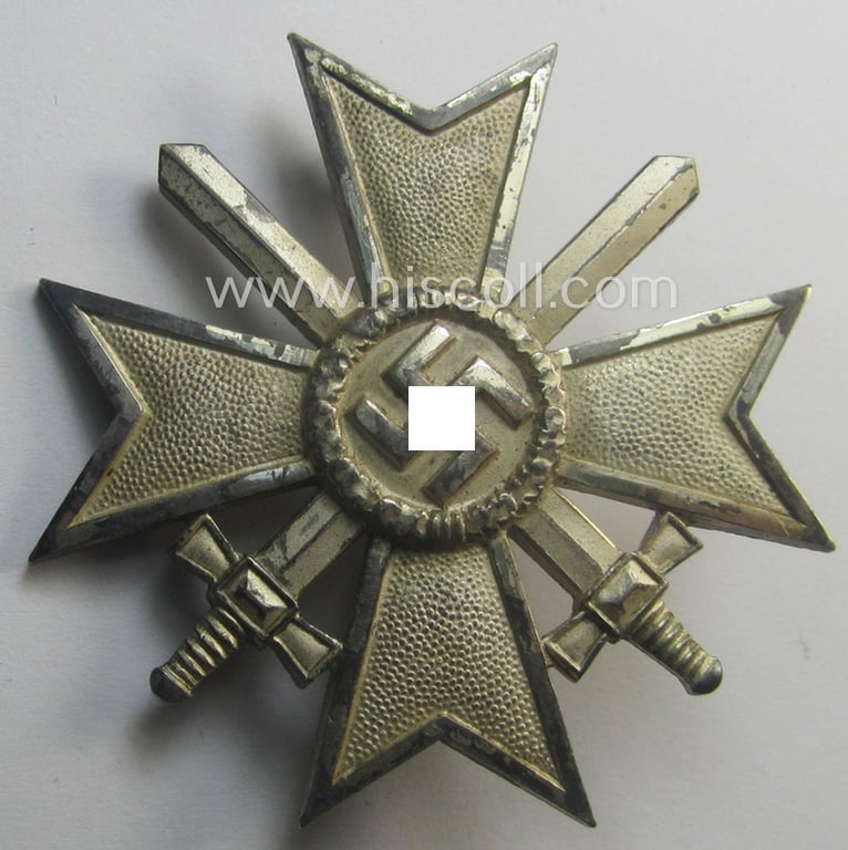 Attractive, medal-set: 'Kriegsverdienstkreuz 1. Klasse mit Schwertern', being a non-maker-marked specimen that came stored in its original etui and dito orange-toned 'Überkarton'