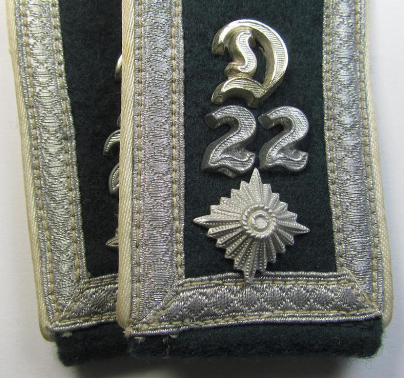 Attractive - and fully matching! - pair of WH (Heeres), early- (ie. pre-) war-period- (ie. 'M36 o. 40'-pattern) 'cyphered' NCO-type shoulderstraps as was intended for usage by a: 'Feldwebel der Divisionsstabs des 22. Infanterie-Divisions'