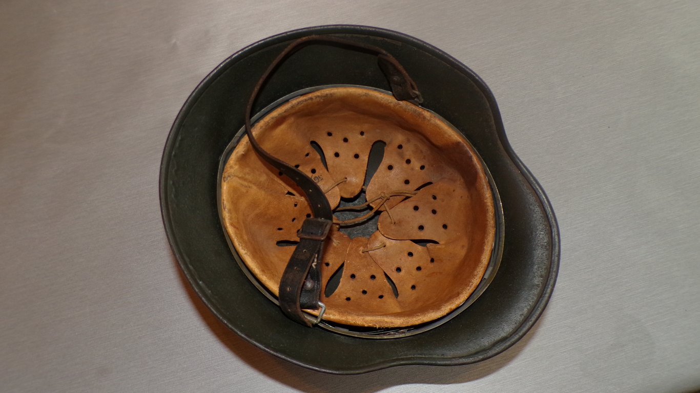 Wehrmacht M40 Single Decal Steel helmet