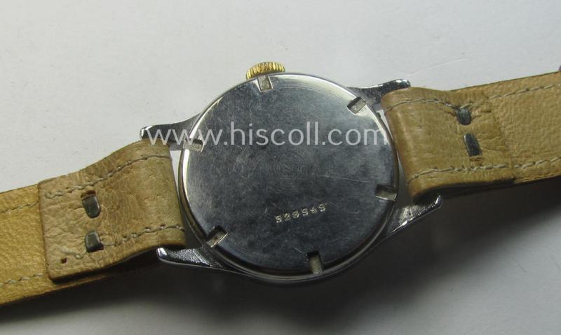 WH (Kriegsmarine) WWII-period wrist-watch (or: 'Dienstuhr') of the make: 'K.M. Siegerin' having a beige-white-coloured dial-plate and neatly engraved number on its back that reads: '328949'