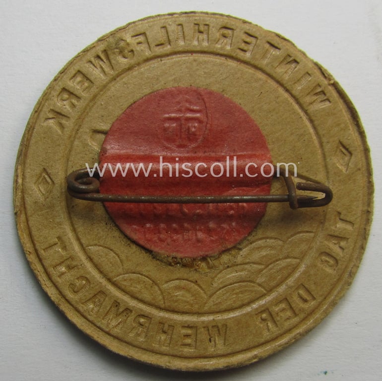 Commemorative - beige-coloured and/or: carton-based(!) - 'WHW'- (ie. 'Winterhilfswerke'-) related 'tinnie' depicting a flying plane and showing the text: 'Winterhilfswerk - Tag der Wermacht'