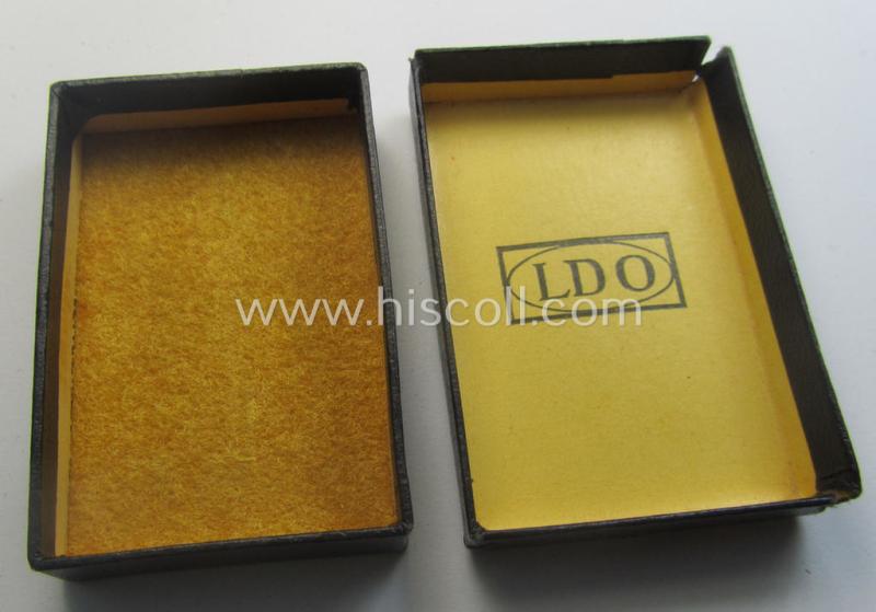 Darker-blue-toned, 'generic'-styled 'LDO'-etui ie. box being a nicely preserved example that comes in an overall wonderful condition