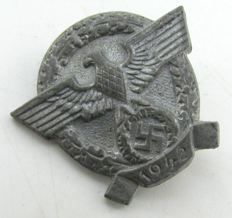 Tag der Polizei 1942 WHW (Winterhilfswerke) pin ( W12 )