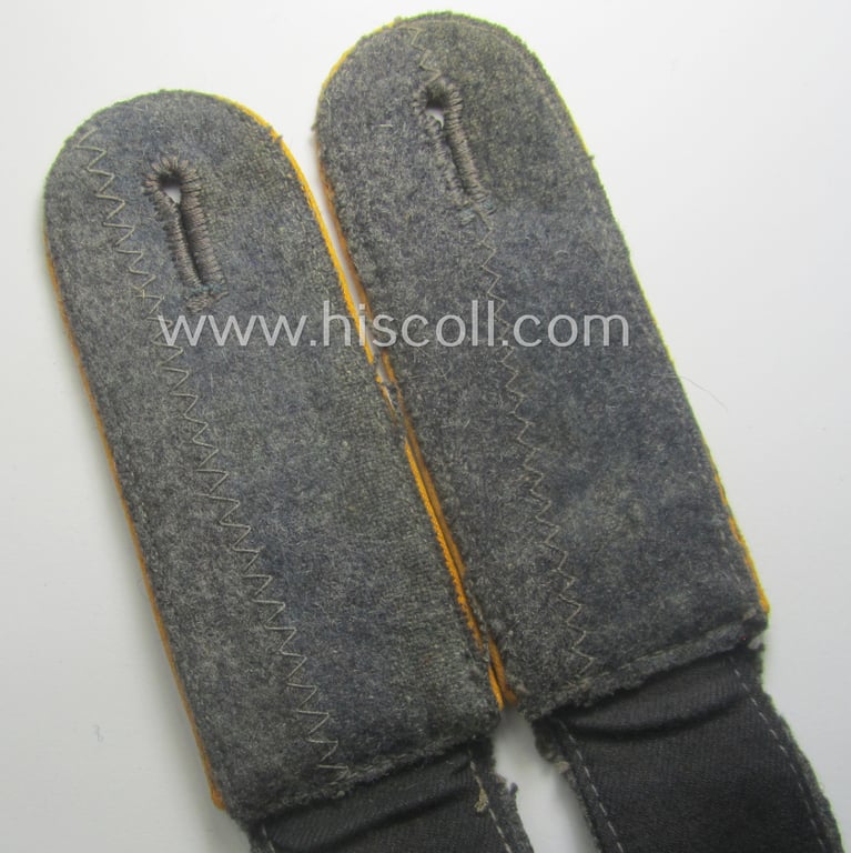 Hardly used- nor worn, pair of WH (Luftwaffe) EM-type shoulderstraps as intended for usage by a: 'Soldat der Flieger- o. Fallschirmjäger-Trpn.'