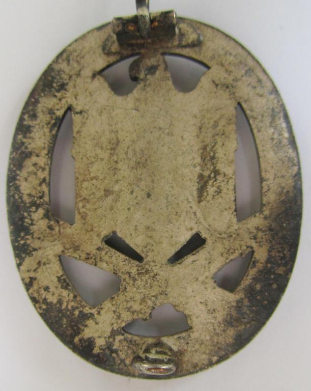 'Allgemeines Sturmabzeichen' (or: General Assault Badge ie. GAB) being an unmarked, so-called: 'half-moon hinge-plate'-variant-pattern (as was produced by a to date unknown maker)