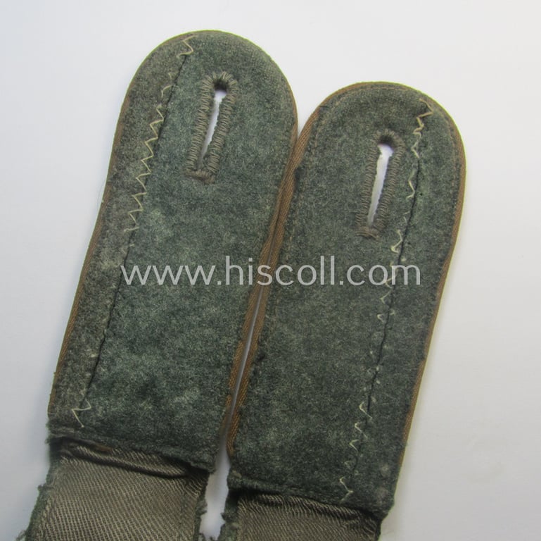 Pair of WH (Heeres) EM-type shoulderstraps: 'Soldat der Kradschützenbtle. der Pz.Div. u. Inf.Div. (mot)'