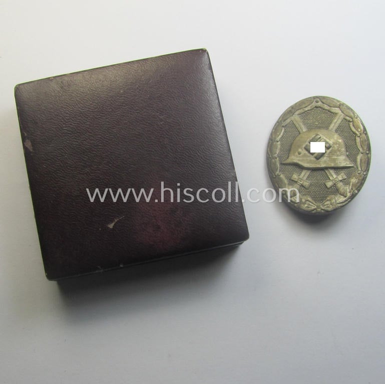 'Verwundeten-Abzeichen in Silber' being a clearly maker- (ie. '30'-) marked- and/or typical 'Feinzink'-based example that comes stored in its maker- (ie. 'Hauptmünzamt Wien III'-) marked- and period etui