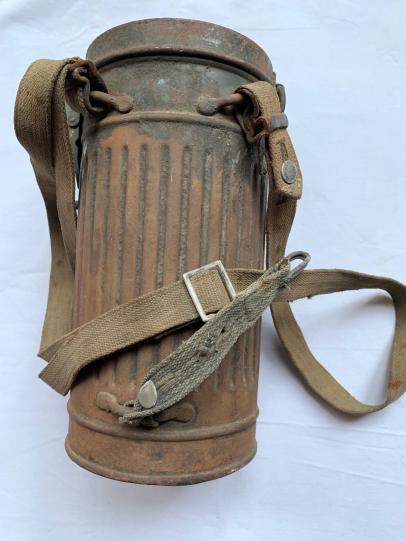 WH (Heer) M30 Gasmask Canister with Carryinng Straps