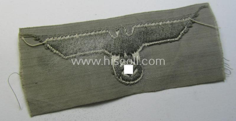 Attractive, WH (Heeres) - very early- ie. pre-war-period! - white-coloured side-cap-eagle (ie. 'Schiffchenadler für Mannschaften u. Uffz.') as was executed in the neat 'BeVo'-weave pattern on a greyish- ie. bluish-green-coloured background