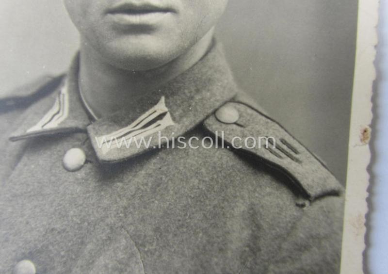 Pair of WH (Heeres) 'M36- o. M40'-) pattern, EM-type shoulderstraps: 'Soldat eines (Schw.)-Art.-Abtgs. o. Rgts.'