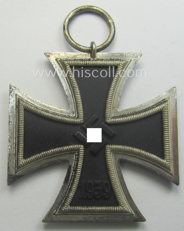 'EK II. Klasse' being a maker- (ie. '4'-) marked example that comes together with its original- and once-mounted ribbon (ie. 'Bandabschnitt') as was produced by the maker (ie. 'Hersteller'): 'Steinhauer u. Lück'