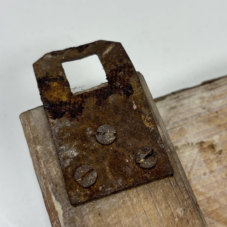 LS Wooden Sign – “Luftschutzraum für 20 Personen"