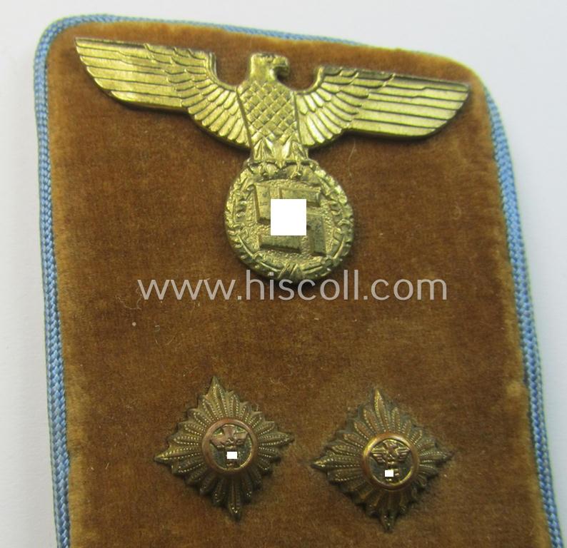 Attractive - albeit single! - N.S.D.A.P.-type collar-patch (ie. 'Kragenspiegel für pol. Leiter') being a piece as intended for usage by an: 'N.S.D.A.P.-Oberbereitschaftsleiter' at 'Orts'-level and that comes in a moderately used ie. worn-, cond...