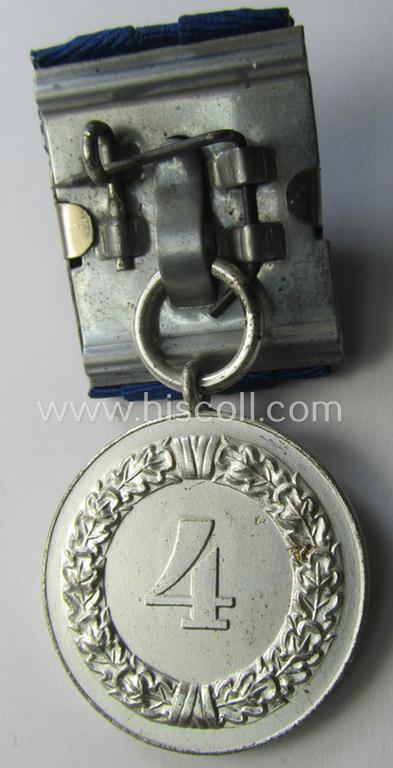 Attractive, silver-toned & detachable WH (Heeres o. KM) so-called: 'Einzelspange' showing a: 'WH-Dienstauszeichnung 4. Stufe' (as was intended for 4 years of loyal-service) and that shows a detailed, Heeres o. KM-type-eagle-device, period-attache...