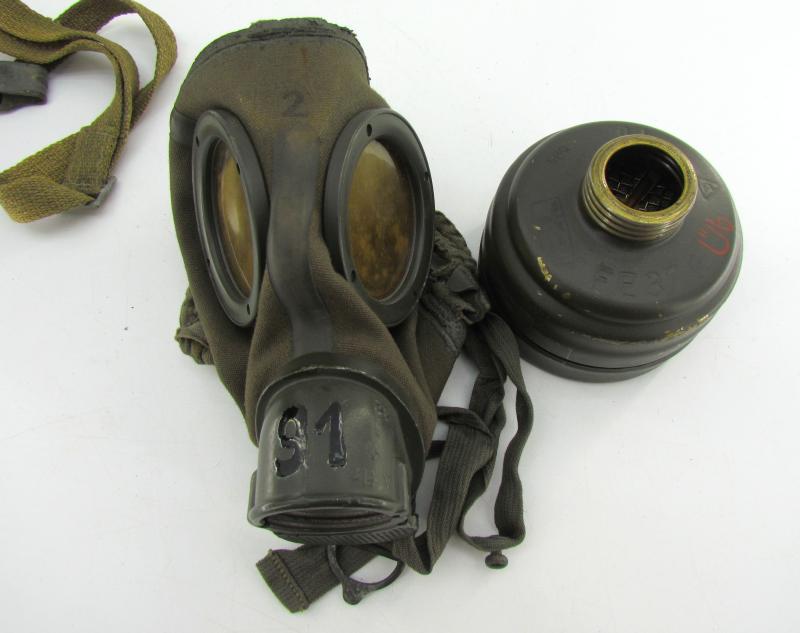 WH/SS Gasmask Cannister With Contents