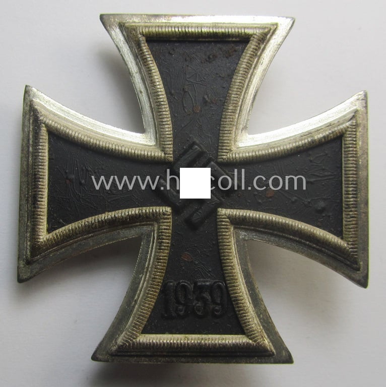 'Dual'-maker-marked, 'Eisernes Kreuz 1. Klasse' (ie. Iron Cross 1st class) being an (I deem) mid-war-period produced: 'L/52'- and/or: '20'- (ie. by 'C.F. Zimmermann'-marked-) example and that comes complete in its specific etui as issued
