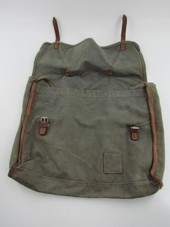 Early German Bekleidungstasche 31