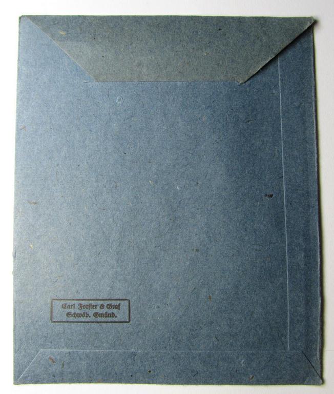 Neat, 'Zellstoff'-based medal-pouch, entitled: 'Eisernes Kreuz 2. Klasse 1939' being a darker-blue-coloured example as executed in typical: 'Zellstoff'-based paper, as was produced by the maker: 'Carl Forster & Graf'
