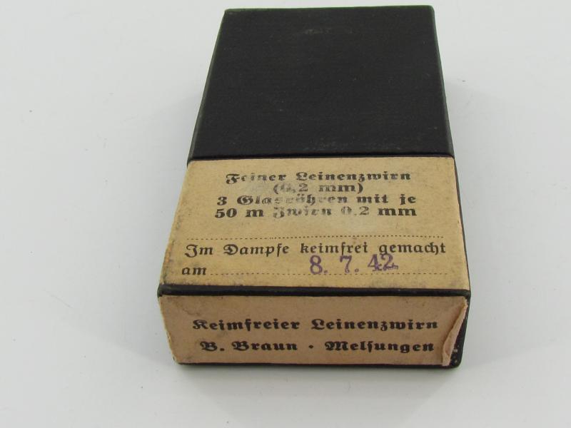 Wehrmacht Medical thread to stitch a wound