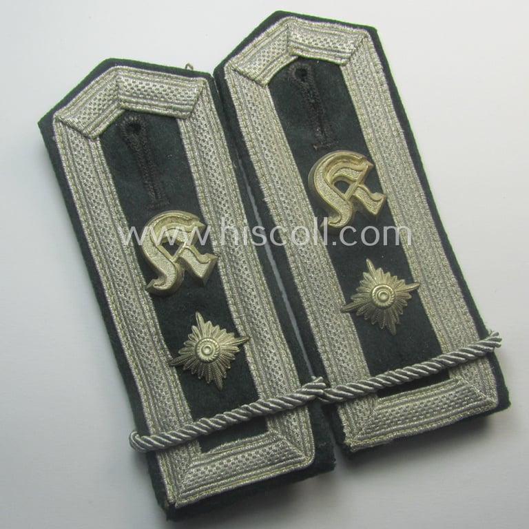 Pair of WH (Heeres), 'cyphered' 'M36'-pattern and/or pointed-styled (ie. generic-styled!) NCO-type shoulderstraps: 'Feldwebel u. Offz.-Anw. eines Kradschützen-Btls.' that comes with a period photo of the bearer