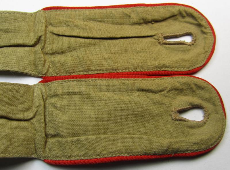 Superb - and/or fully matching! - pair of WH (Luftwaffe) 'tropical-styled', enlisted-mens'-type shoulderstraps (as was specifically intended for usage on the tropical-shirts ie. tunics) as was intended for a: 'Soldat der Flak-Artillerie-Truppen'