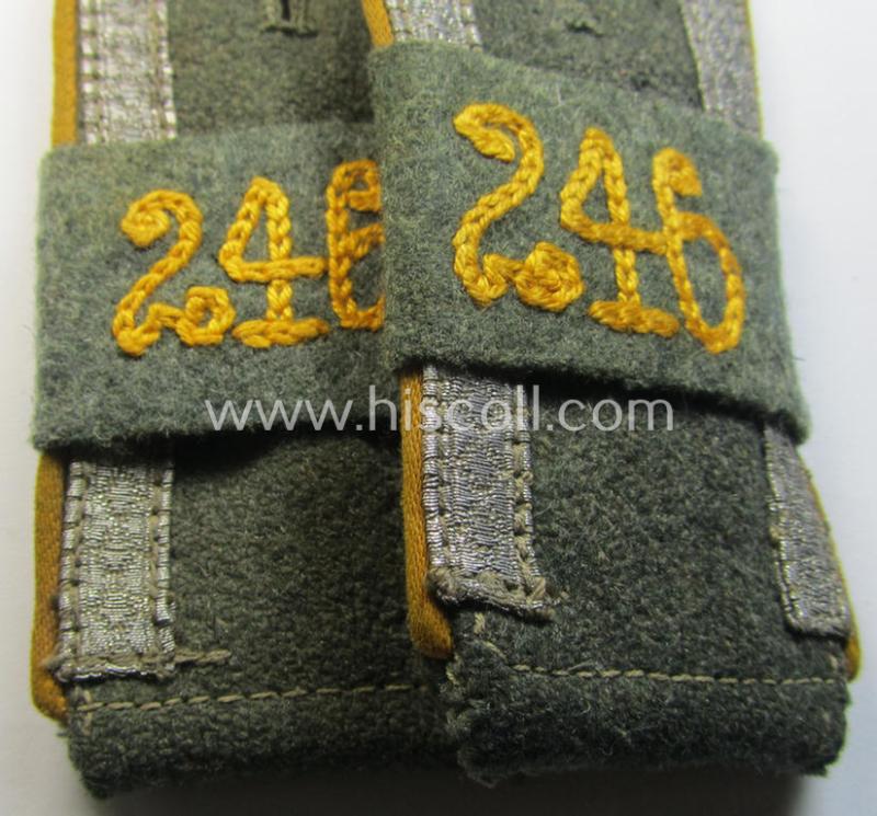 Attractive - and matching! - pair of WH (Heeres) early- (ie. mid-war-) period- (ie. 'M40'- ie. 'M43'-pattern, NCO-type shoulderstraps as was intended for an: 'Uffz. des Kav.- o. Div. Aufklärungs-Abts. 246 (mot)'