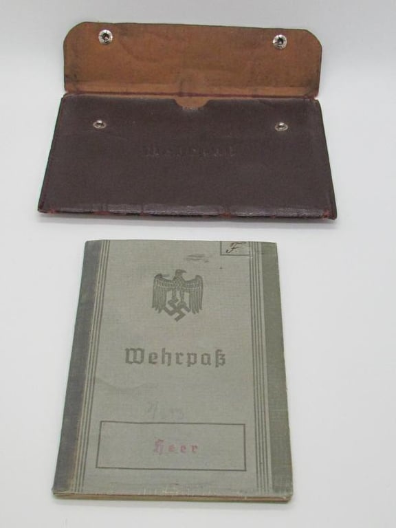 Wehrmacht ( Gebirgsjäger ) Wehrpass + Cover