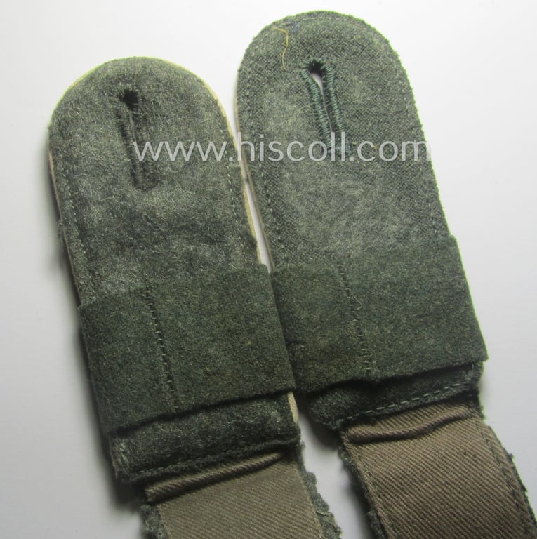 Attractive - albeit minimally mis-matched! - pair of mid-war-period so-called: 'M40 o. M43'-pattern, WH (Heeres) EM-type shoulderstraps that comes with its accompanying 'Überschube'-pair as intended for a: 'Soldat des Landesschützen-Bataillons 313'