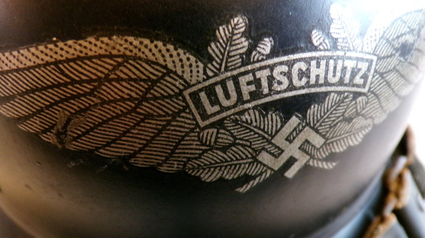 Luftschutz 'Gladiator' Helmet - RL2-40/2