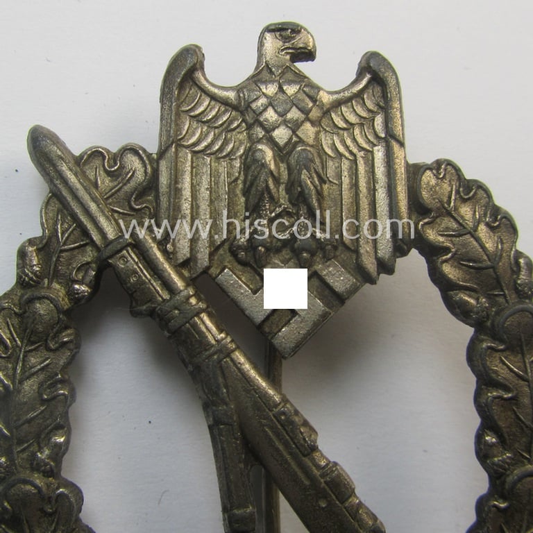 'Infanterie Sturmabzeichen in Silber' being an unmarked, 'variant'-pattern-example as executed in zinc-based, silverish-toned metal (ie. 'Feinzink') as was produced by the: 'C.E. Juncker'-company