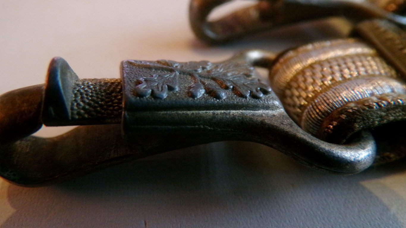 De Luxe Army dagger hangers